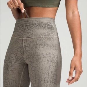 Lululemon Wunder Train High-Rise Tight 25" - Thread Dye Rover Black